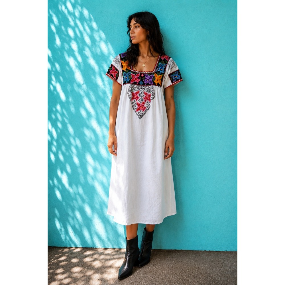 Vintage 70s Mexican Boho Hand Embroidered Floral Cotton Midi Dress White Medium